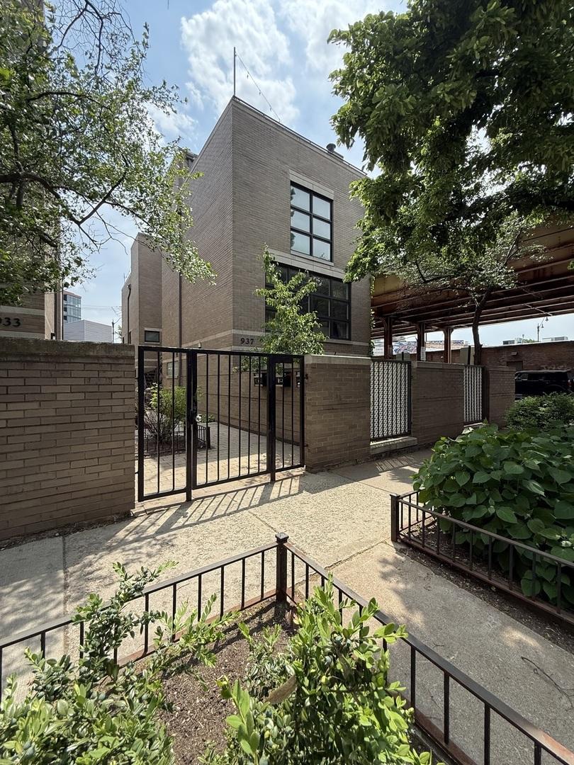 937 W Wrightwood Ave. #C, Chicago, IL 60614