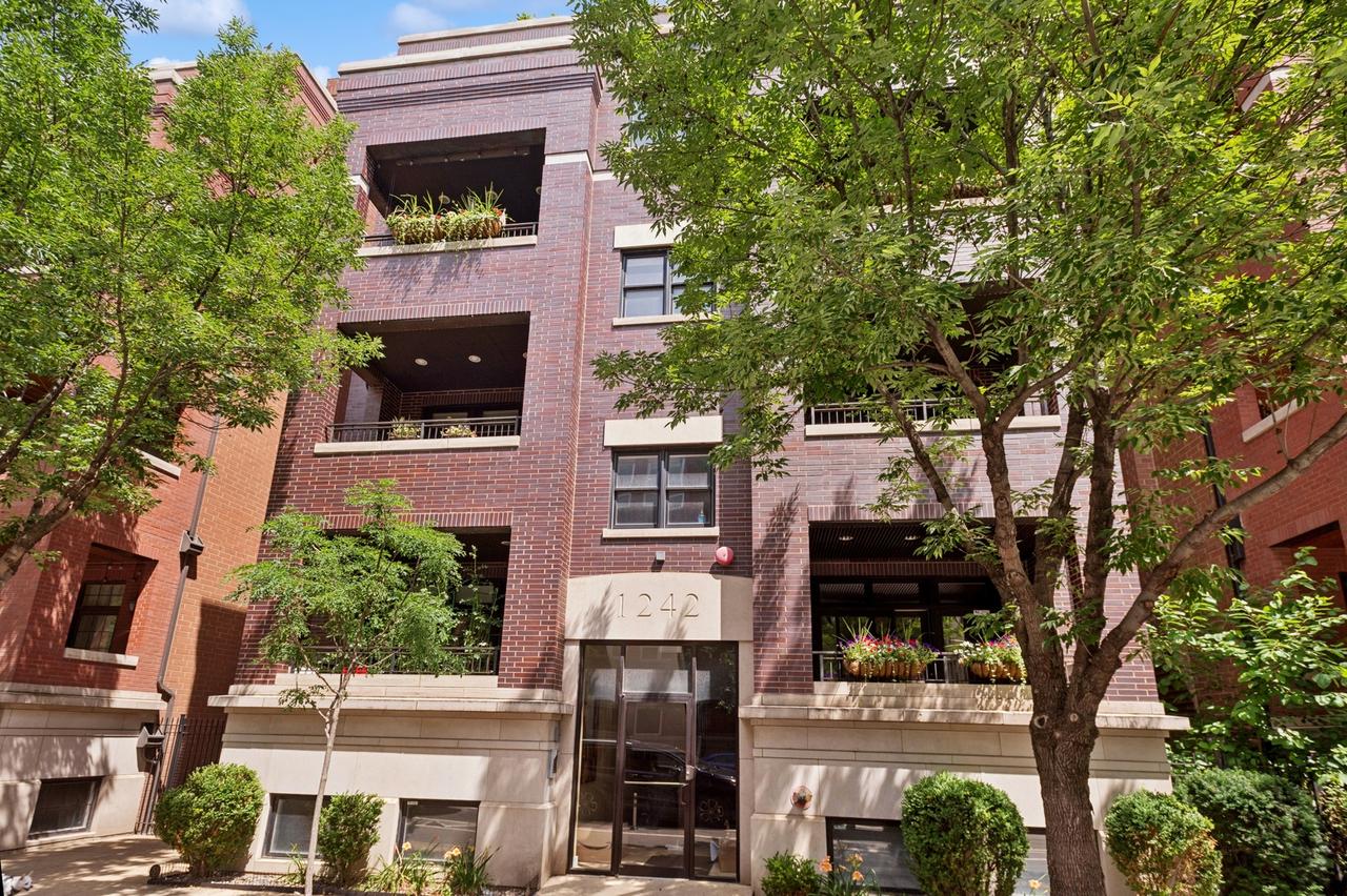 1242 W Jackson Blvd. #2W, Chicago, IL 60607