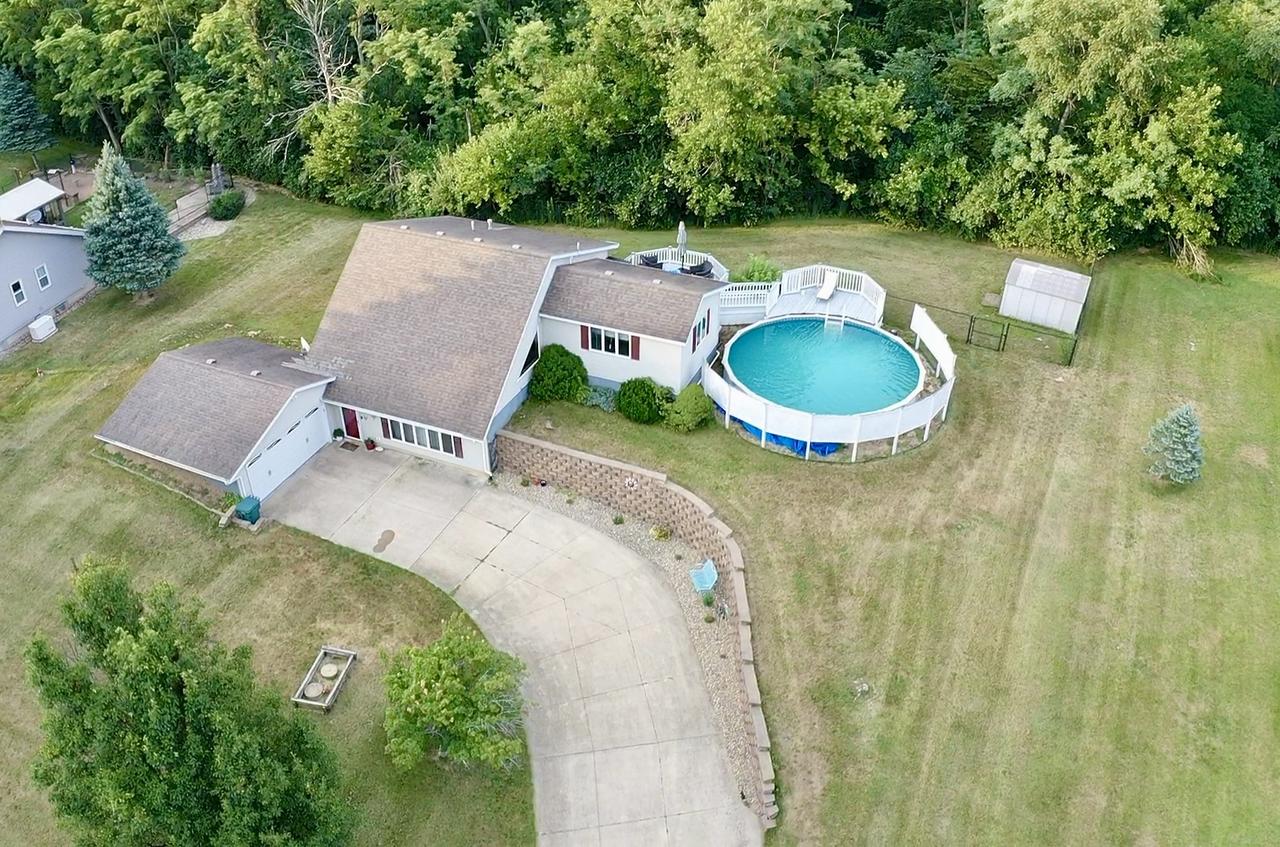 4100 Valley Dr., Clinton, IL 61727