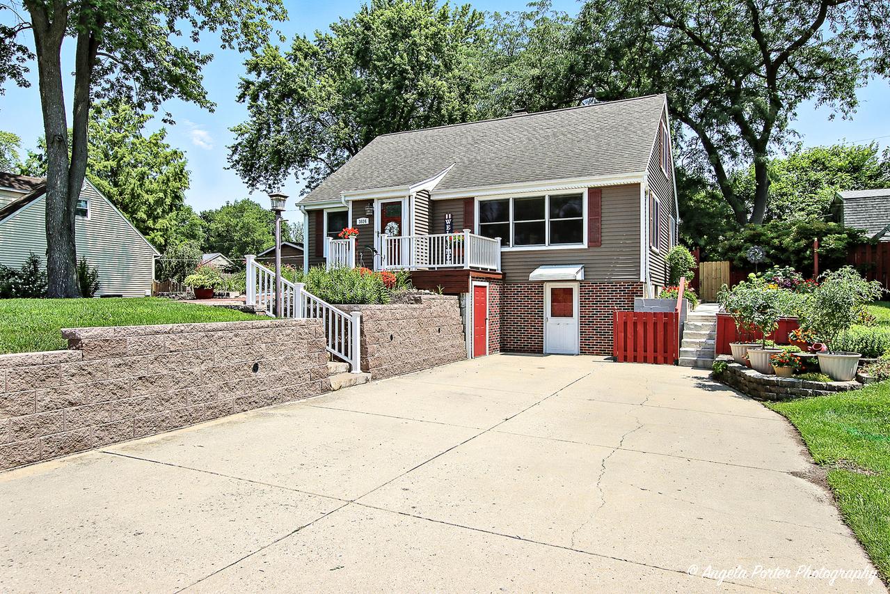 3824 Eastway Dr., Island Lake, IL 60042