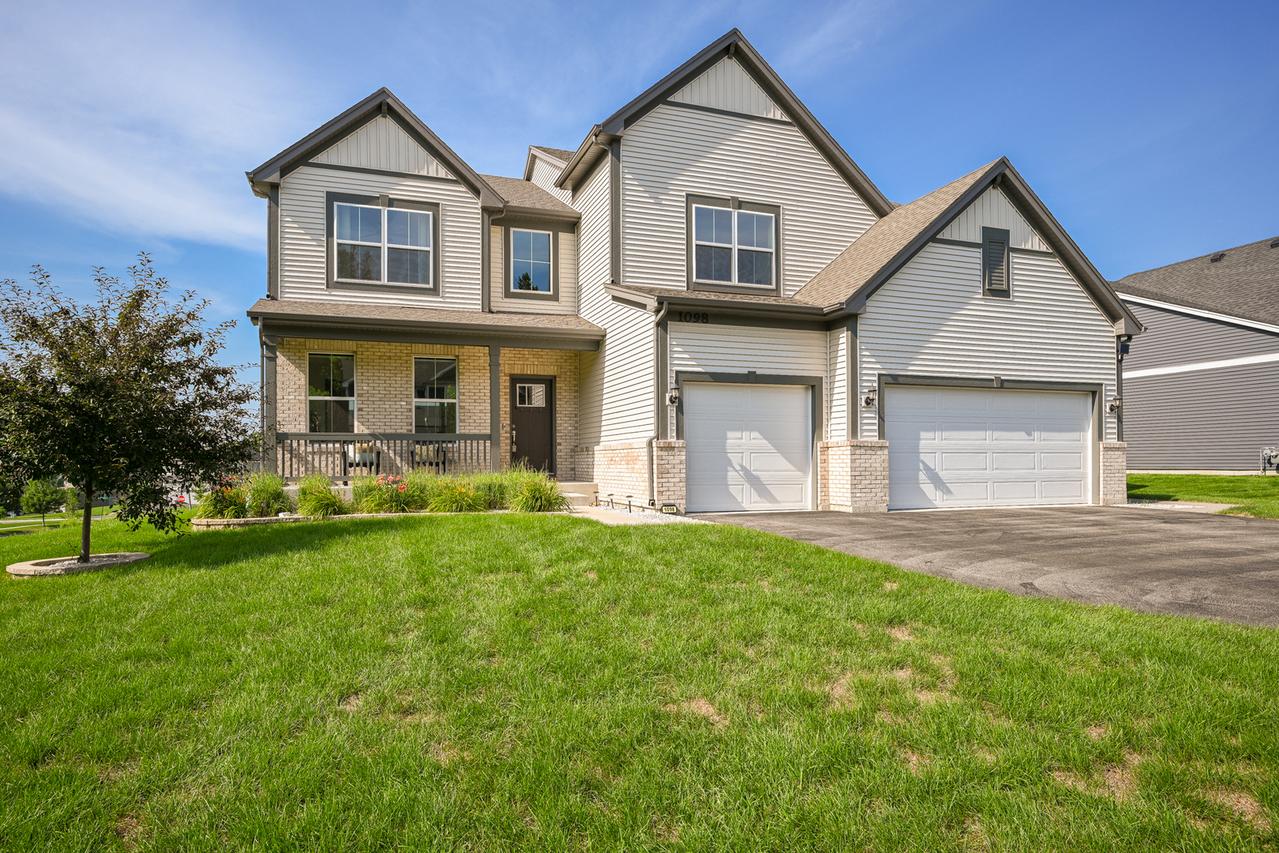 1098 Williamsbury Dr., Crystal Lake, IL 60012