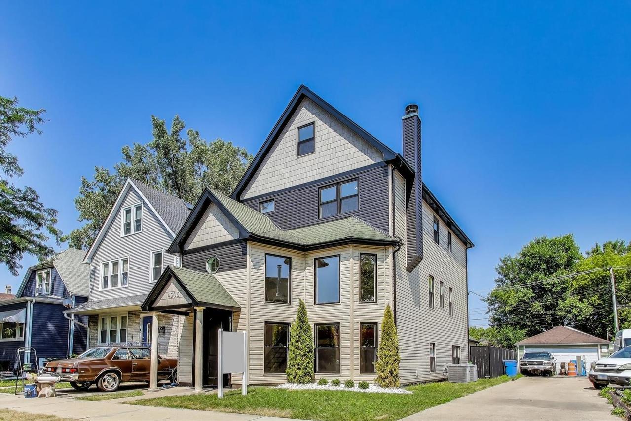 4305 N Mobile Ave., Chicago, IL 60634