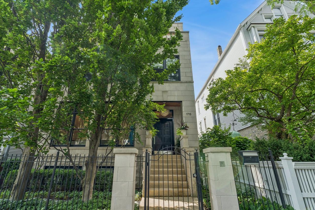 1715 W Henderson St., Chicago, IL 60657