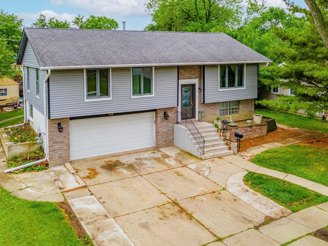 721 Lacy Ave., Streamwood, IL 60107