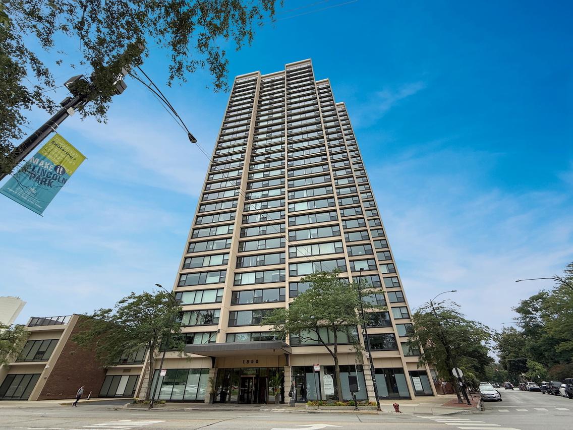 1850 N Clark St. #202, Chicago, IL 60614