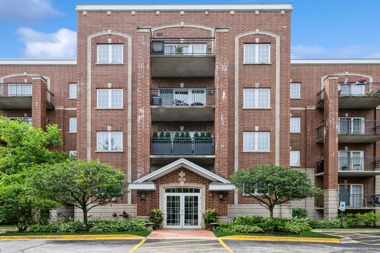 1479 N Milwaukee Ave. #203, Libertyville, IL 60048