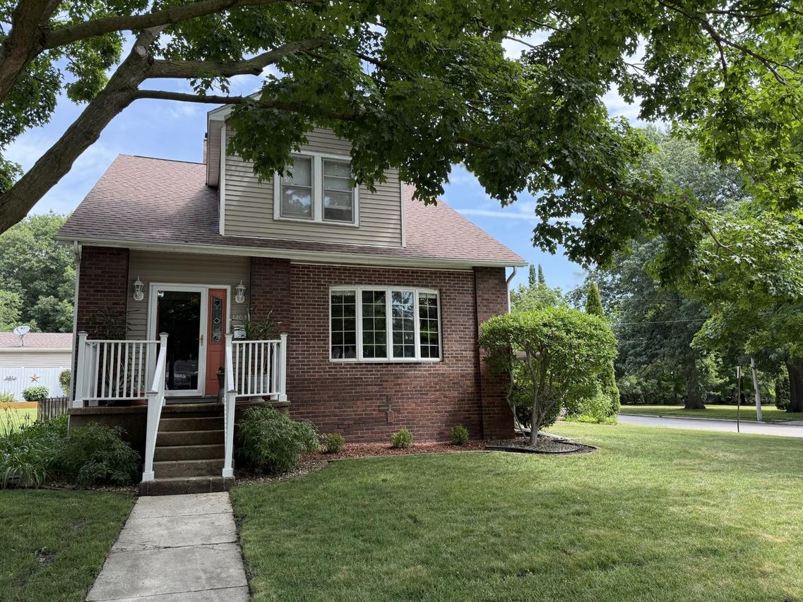 1203 6th St., Peru, IL 61354