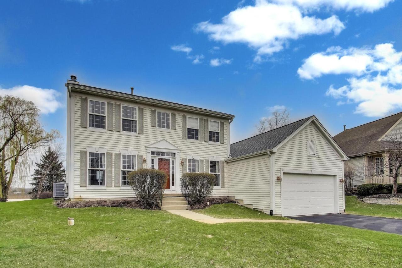 312 Garrison Cir., Port Barrington, IL 60010