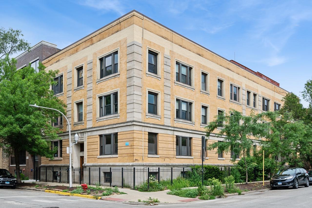 900 W Dakin St. #1, Chicago, IL 60613