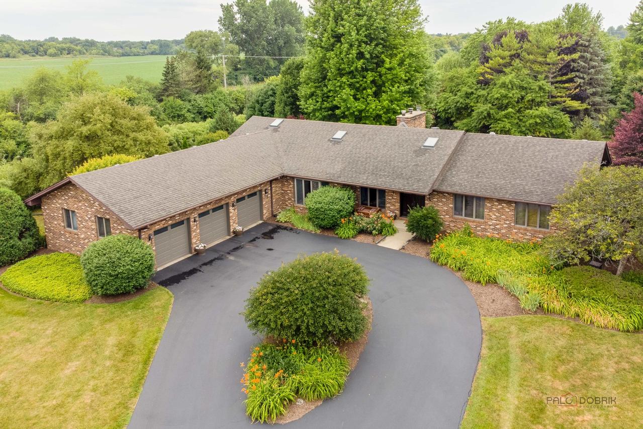 1 Thornfield Ln., Hawthorn Woods, IL 60047