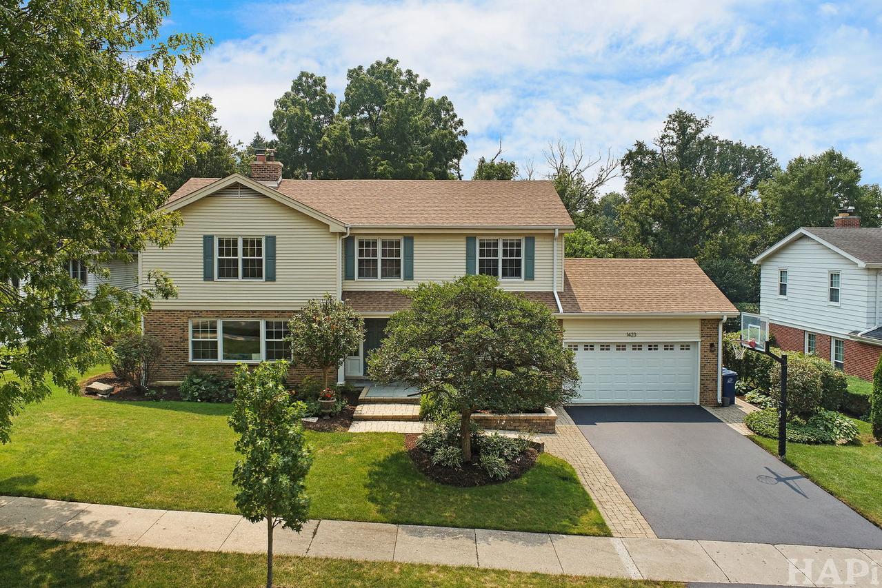 1423 Woodhill Dr., Northbrook, IL 60062