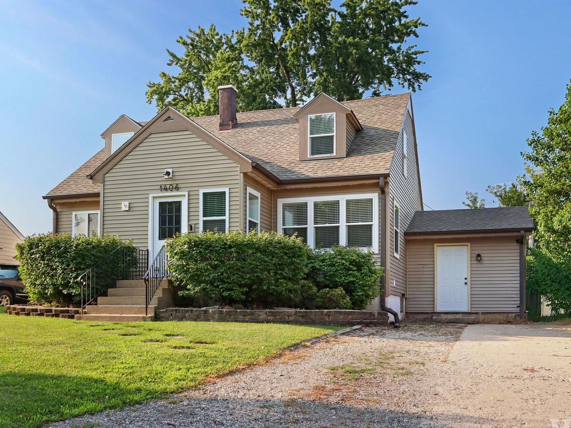 1406 Channel Beach Ave., Johnsburg, IL 60051