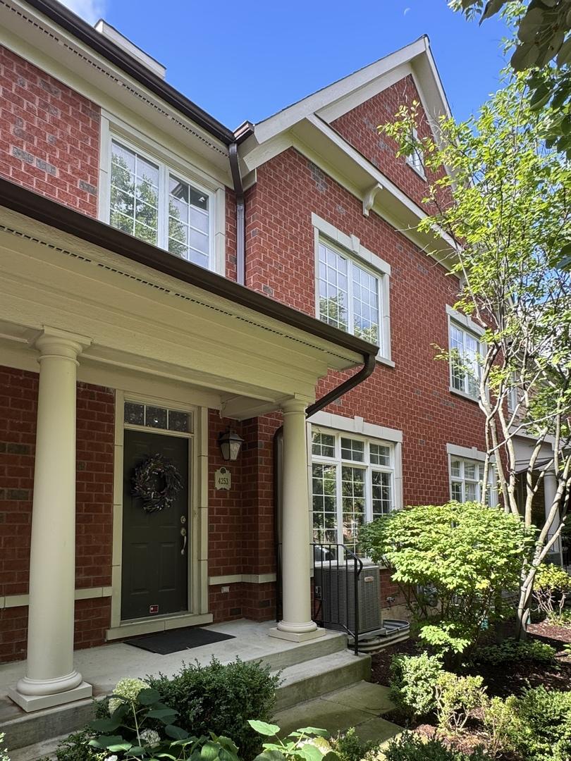 4253 Linden Tree Ln., Glenview, IL 60026