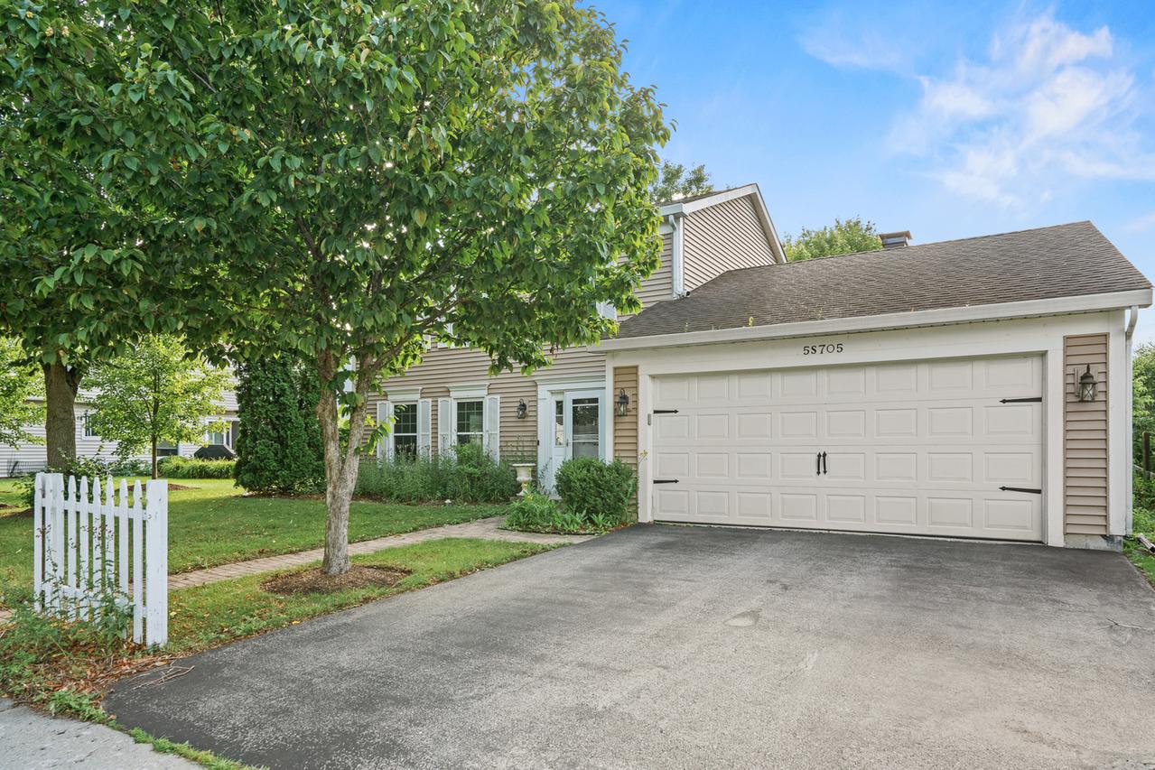 5S705 Hummingbird Ln., Naperville, IL 60540