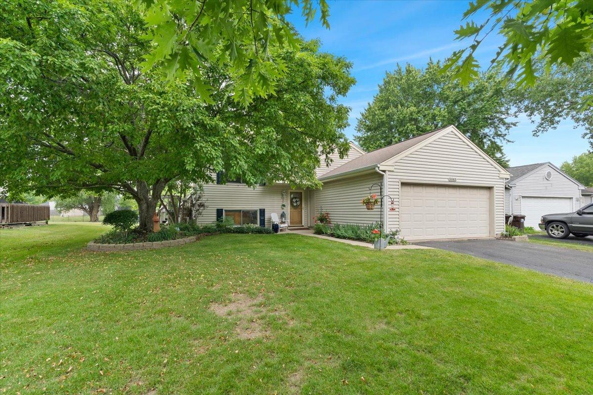 3583 Newport Dr., Island Lake, IL 60042
