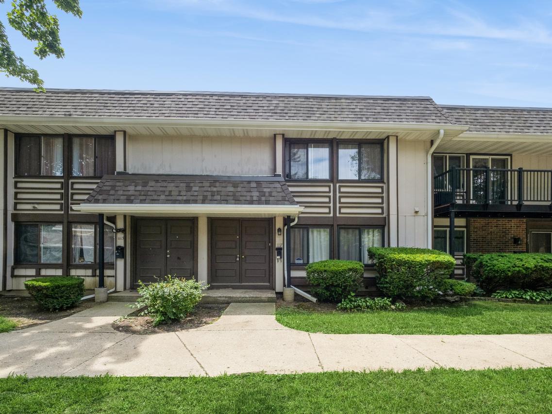 1117 Court B Ct., Hanover Park, IL 60133
