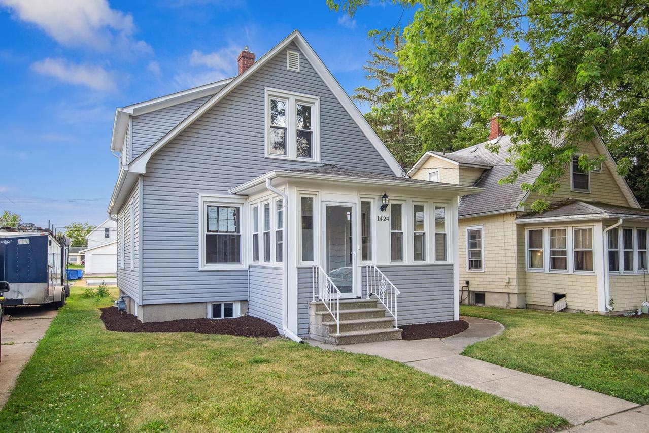 1424 Clark St., Dekalb, IL 60115