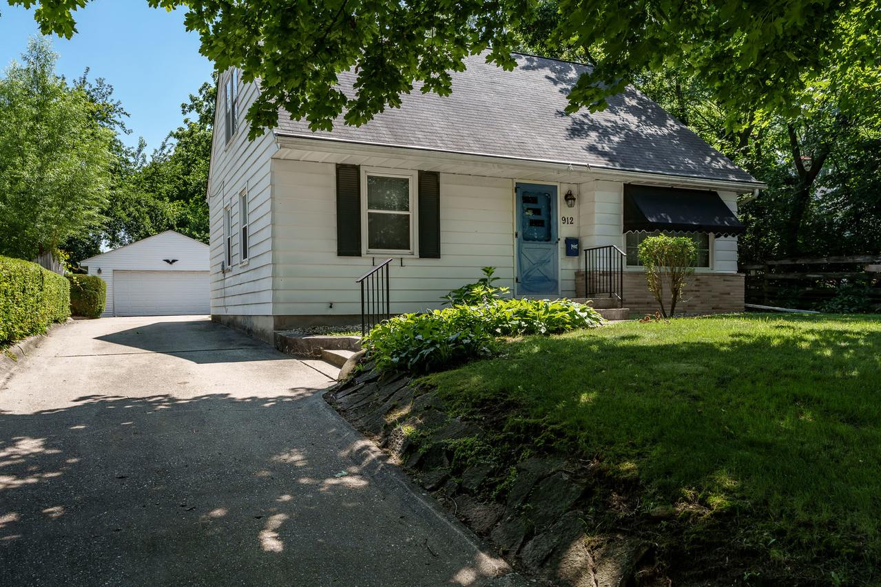 912 29th St., Rockford, IL 61108