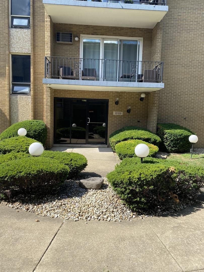 10109 S Cicero Ave. #206, Oak Lawn, IL 60453