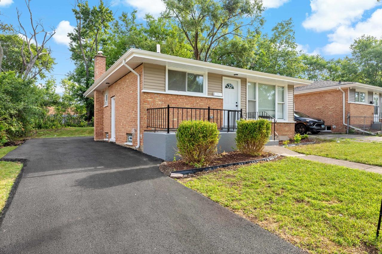 293 Hickory St., Chicago Heights, IL 60411