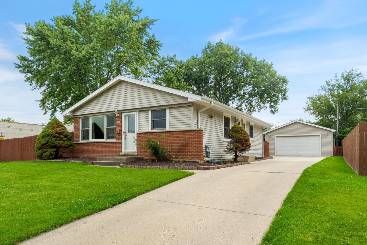 267 N Idlewild Ave., Mundelein, IL 60060