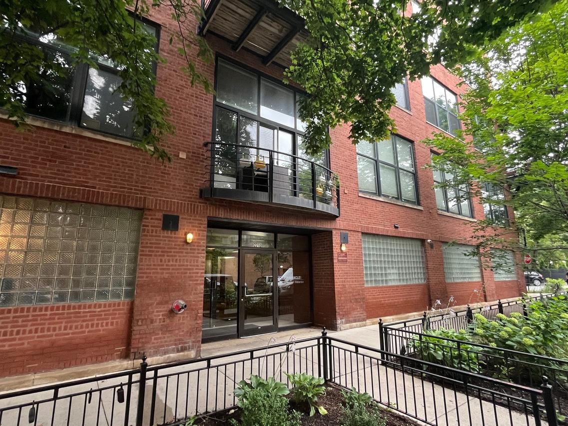 2210 W Wabansia Ave. #302, Chicago, IL 60647