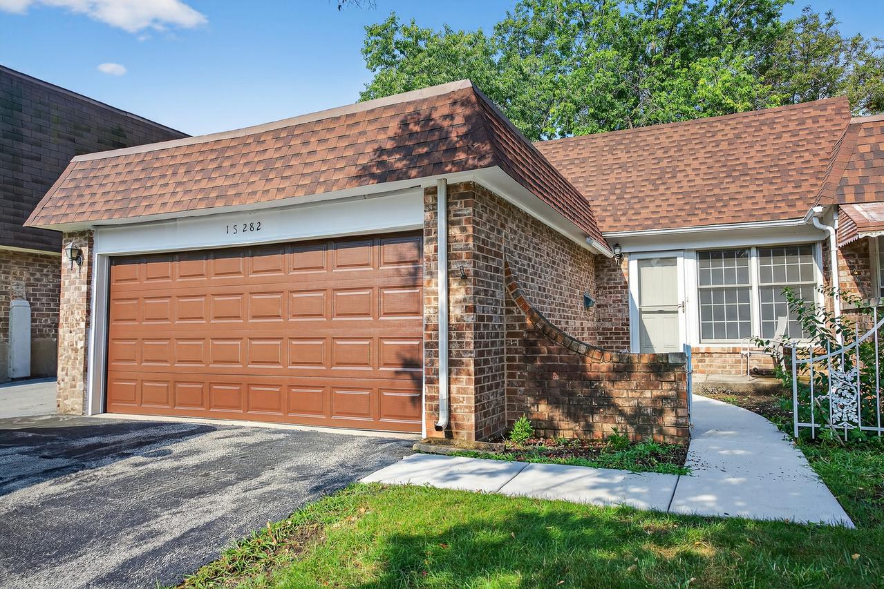 1S282 Holyoke Ln., Villa Park, IL 60181