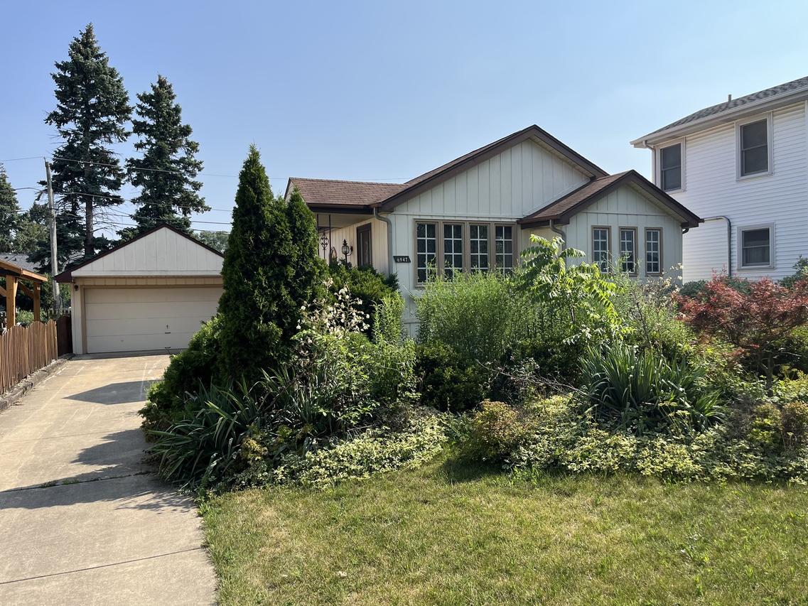 6947 W Jarvis Ave., Niles, IL 60714