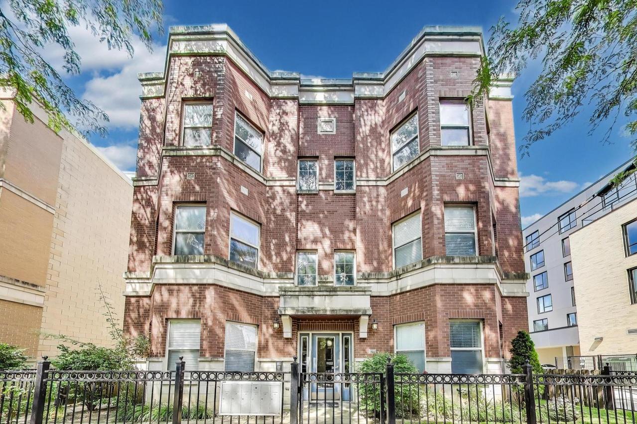1016 S Racine Ave. #201, Chicago, IL 60607