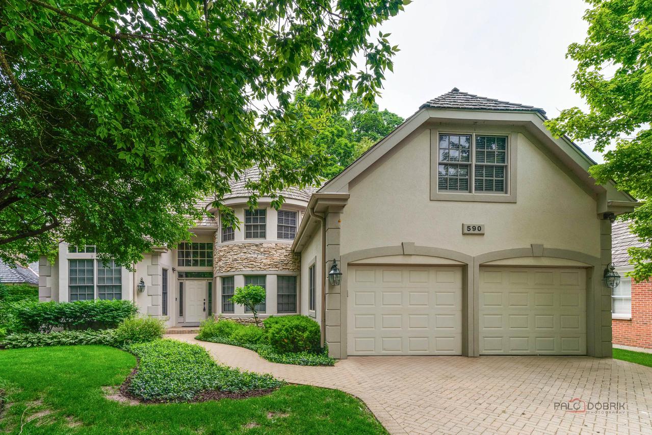 590 Academy Woods Dr., Lake Forest, IL 60045
