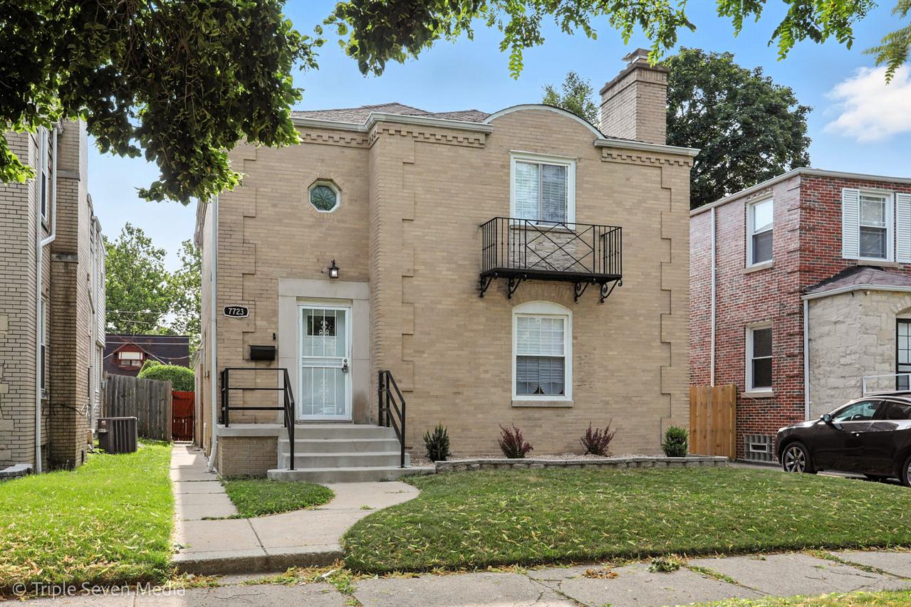 7723 S Paxton Ave., Chicago, IL 60649