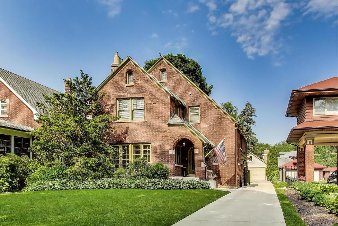 934 Jackson Ave., River Forest, IL 60305