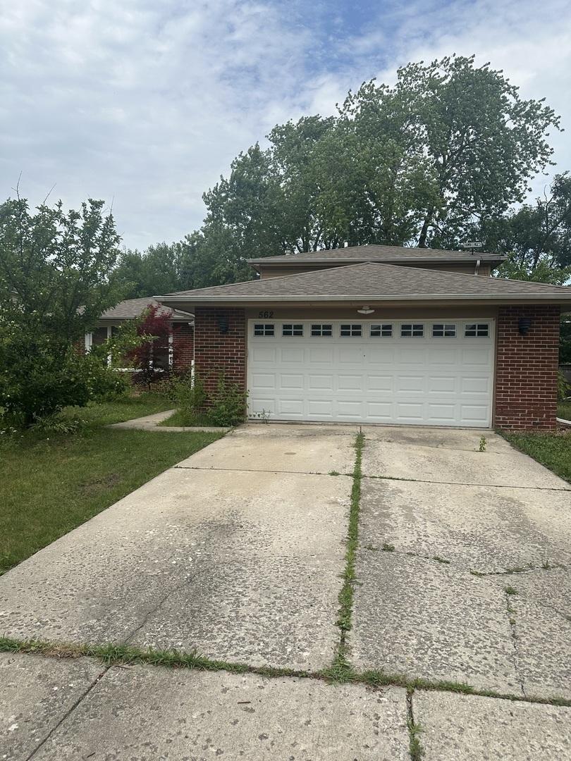 562 Willow Rd., Matteson, IL 60443