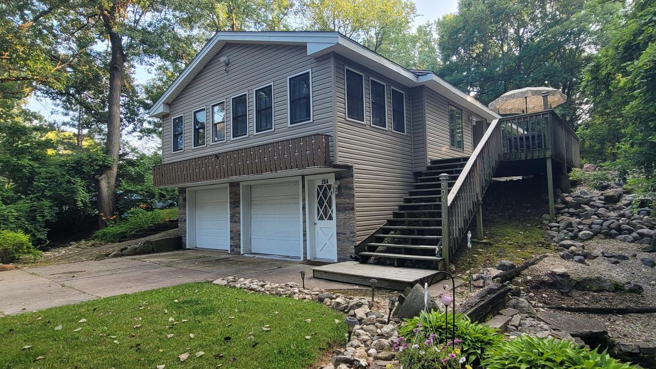 204 Carthage Ct., Poplar Grove, IL 61065