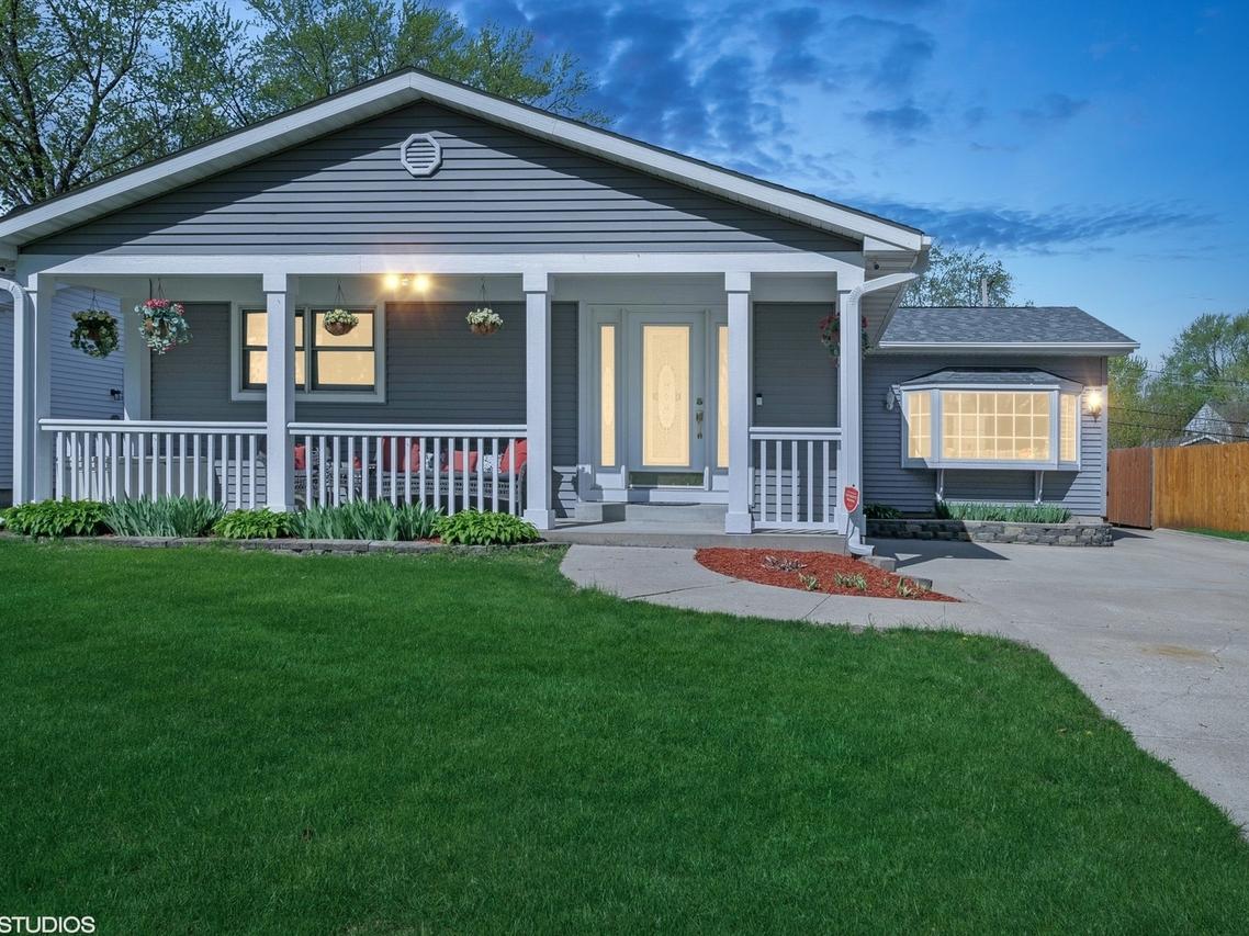 1713 Meadow Ln., Mchenry, IL 60050