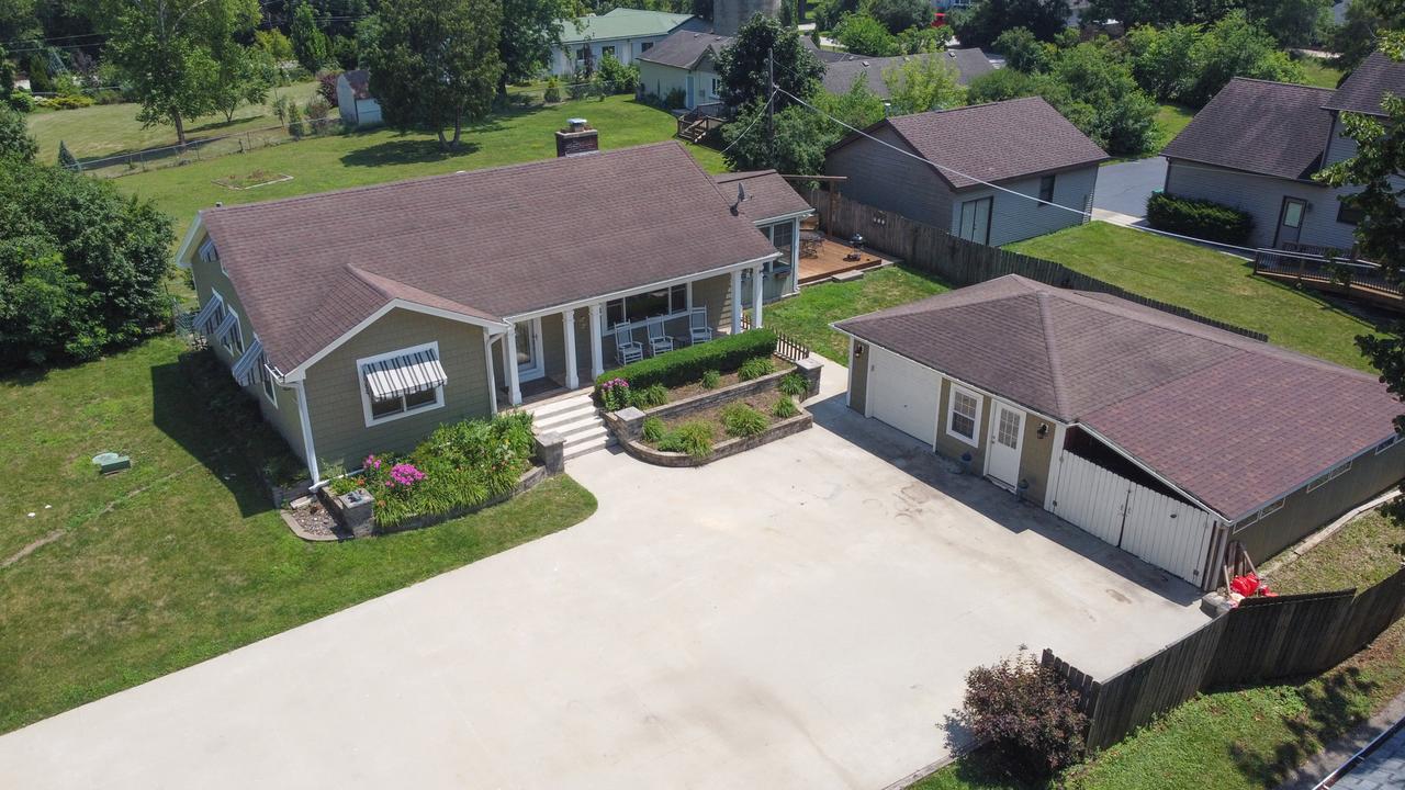 35w511 Sunnyside Ave., St. Charles, IL 60174