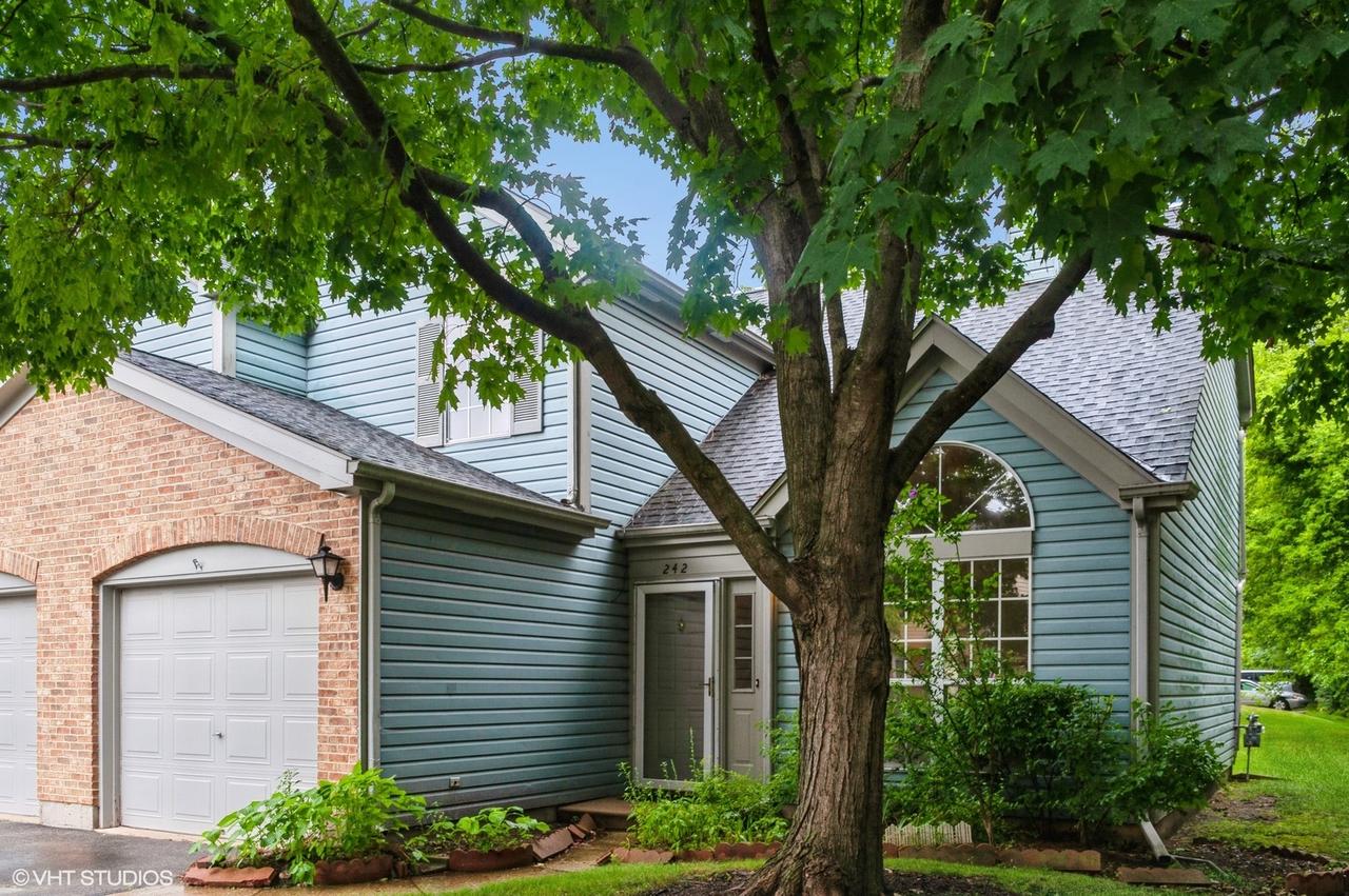 242 Wellington Cir., Gurnee, IL 60031