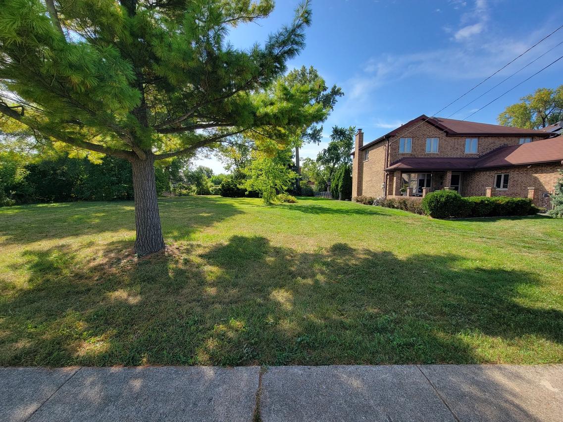 8619 W Park Ln., Niles, IL 60714