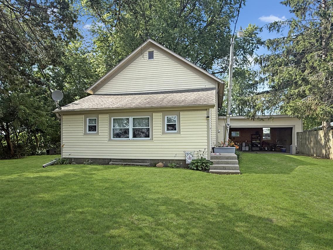 5843 W Stephenson Street Rd., Freeport, IL 61032