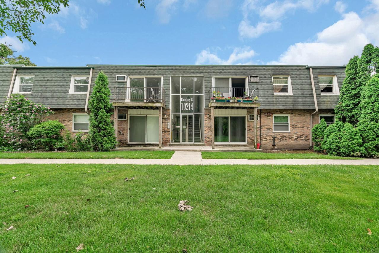 10214 S 84th Ter. #312, Palos Hills, IL 60465