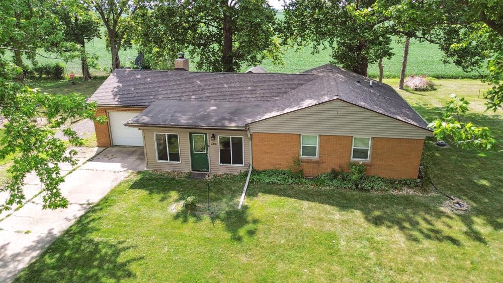 8428 N Shirlane St., Shirley, IL 61772