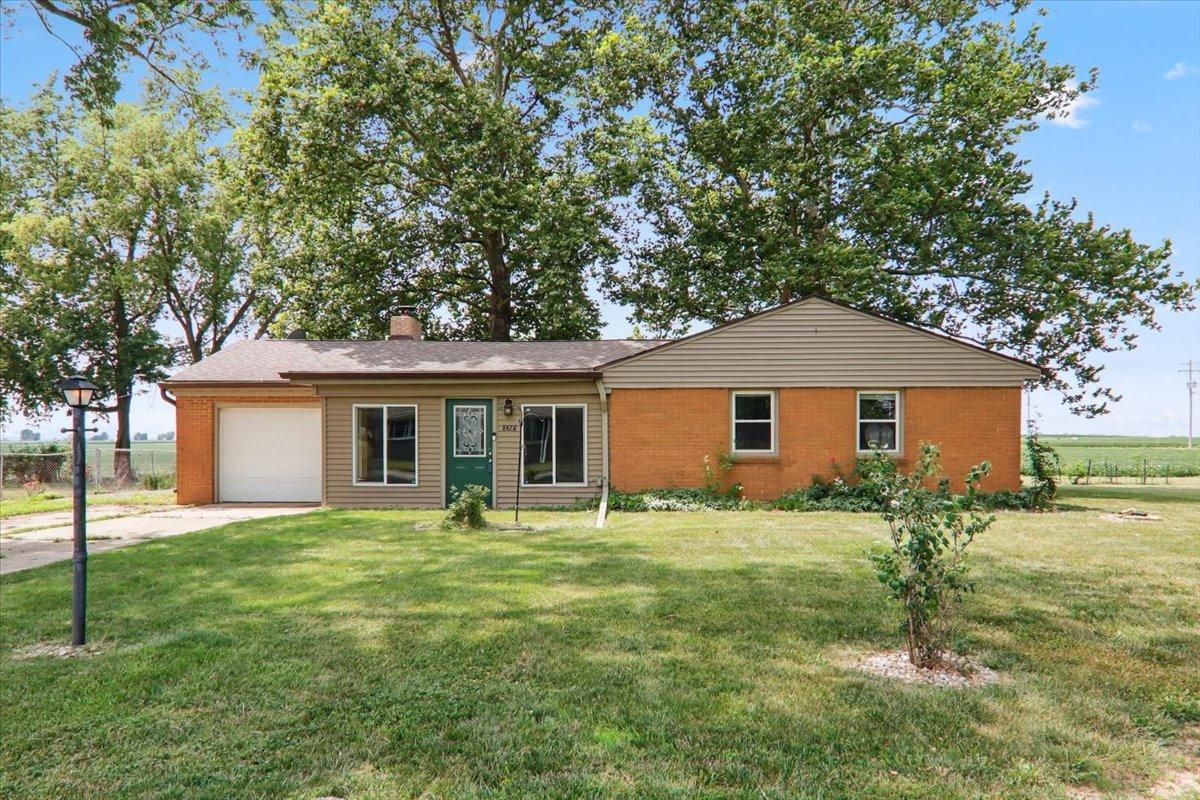 8428 N Shirlane St., Shirley, IL 61772