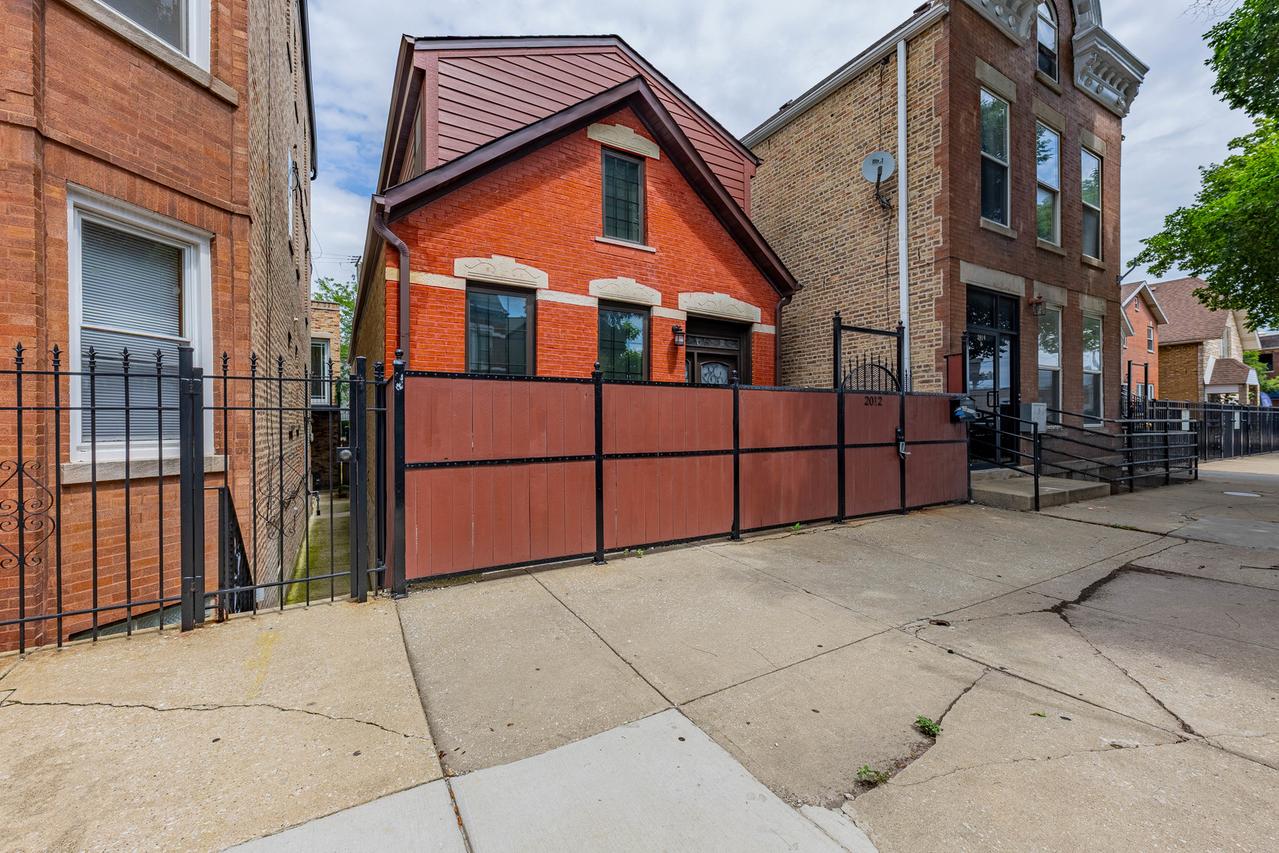2012 W Coulter St., Chicago, IL 60608