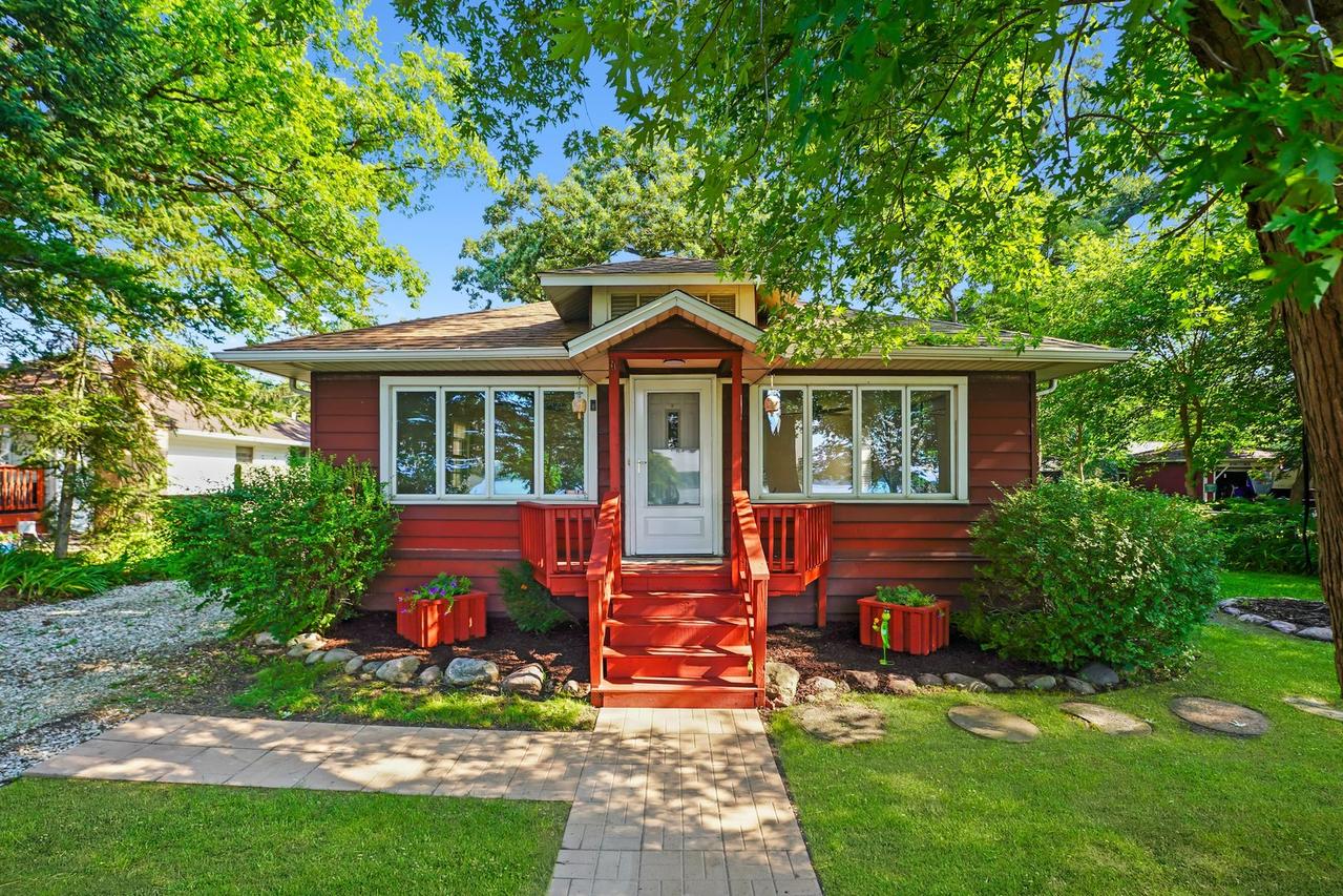 28608 W Parkview Dr., Island Lake, IL 60042