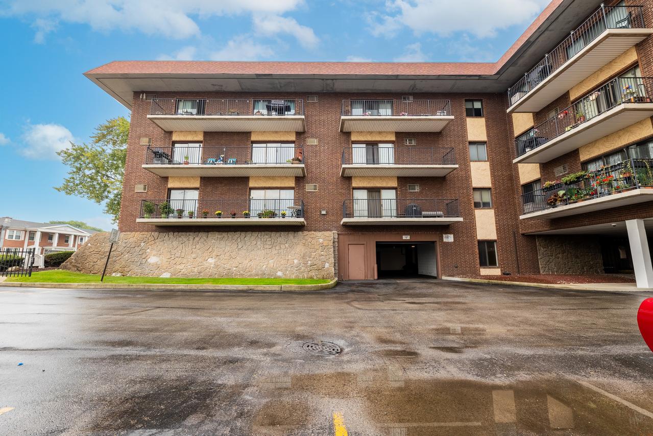 9540 Mayfield Ave. #312S, Oak Lawn, IL 60453