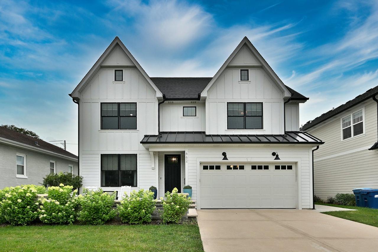 662 S Parkside Ave., Elmhurst, IL 60126