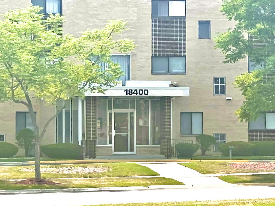 18400 Cherry Creek Dr. #105, Homewood, IL 60430
