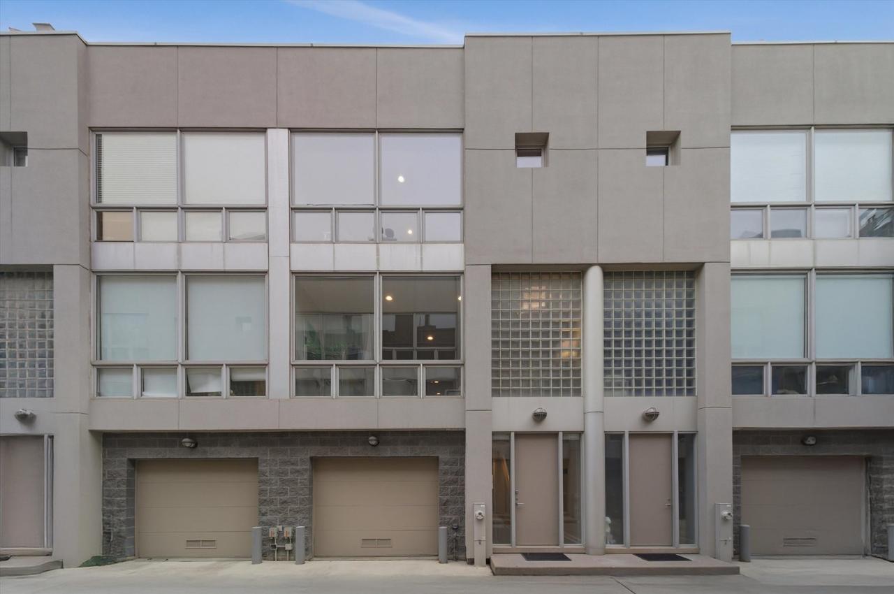 678 N Peoria St. #C, Chicago, IL 60642