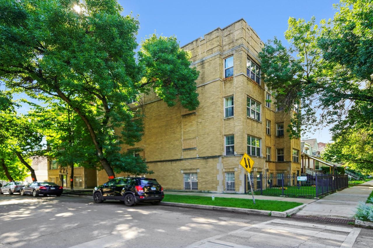 3551 W Belle Plaine Ave. #2, Chicago, IL 60618
