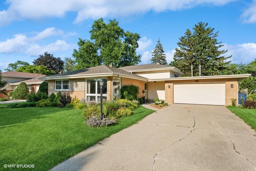441 Pinehurst Dr., Des Plaines, IL 60016